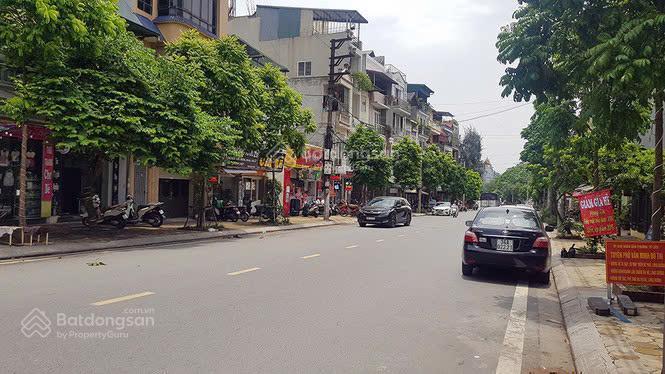 Bán đất mặt phố tứ liên tây hồ, diện tích 50m2 có vỉa hè sổ vuông giá tốt