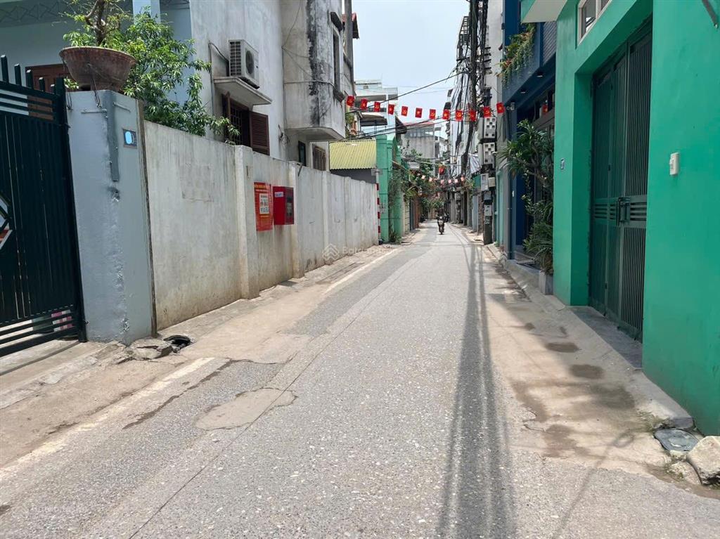 Bán đất tứ liên  tây hồ , diện tích 97m , sổ đẹp , giá tốt , ngõ nông , sát đường ô tô