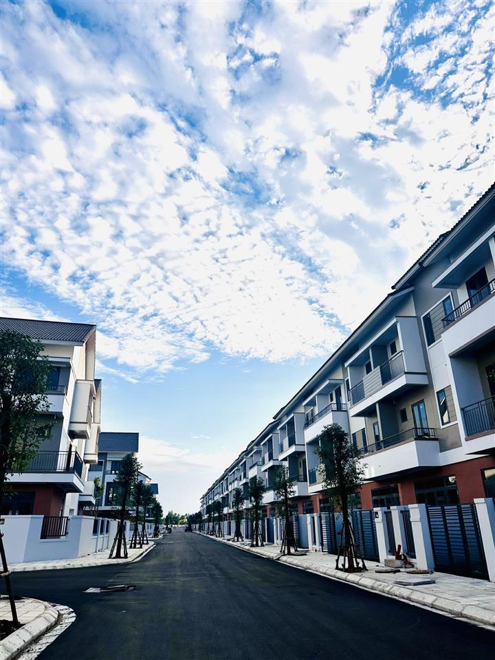 Nhà phố 3,5 tầng the greenery, giá chỉ 4,8 tỷ ngay chân cầu nguyễn trãi,giá tốt nhất thị trường.