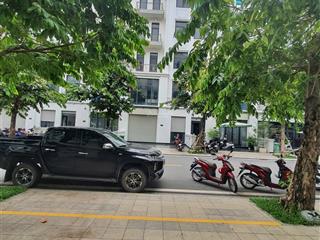 Bán nhà phố 5 lầu 162m2 xây full đất  vinhomes quận 9 đã hoàn thiện giá 41,2 tỷ