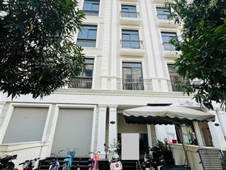 Bán nhanh nhà phố 5 tầng vinhomes quận 9, diện tích 96m2 giá 16,5tỷ all in