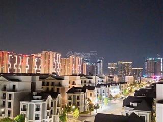 Bán nhà phố 5 lầu  diện tích đất 162m2 ( căn xẻ khe) vinhomes quận 9 giá 27tỷ all in