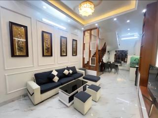 Trần cung hoàng quốc việt, mỗi tầng 1 phòng rộng, diện tích 32m2  xây 5 tầng, trước cửa gần 3m