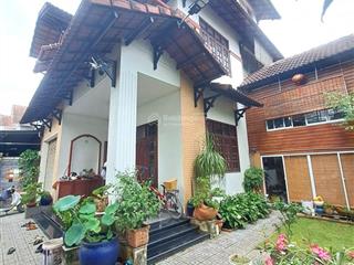Bán biệt thự sân vườn 300m211.2x19m ngay sông  giá 25 tỷ gara riêng  khu vip hiệp bình chánh
