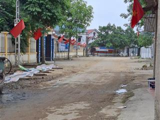 Đất mặt tiền rộng 8m. hậu 8.66m. tổng 360m2. gần hai trường học