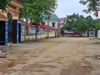Đất rộng gần 400m2 .gần hai trường học.
