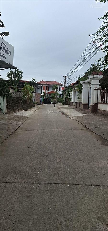 Đất trục liên xã .gần quốc lộ kinh doanh buôn bán được. luôn. mặt tiền 5.5m hơn 100m2 .