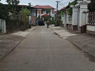 Đất trục liên xã .gần quốc lộ kinh doanh buôn bán được. luôn. mặt tiền 5.5m hơn 100m2 .