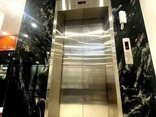 Sang trọng  thang máy  xe tải đỗ cửa  quận phú nhuận. 83m 5 tầng ngang 7,5 giảm 4tỷ giá 17,9 tỷ