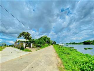 2 lô liền kề đẹp ngay trục 3.2 nằm ở nam phước  gần sông  đường bt ô tô giá chỉ 1 tỷ 580 .