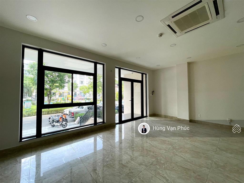 Cho thuê nhà vạn phúc city, 7x20m, 1 hầm 5 tầng hoàn thiện cao cấp, view công viên giá 55 triệu