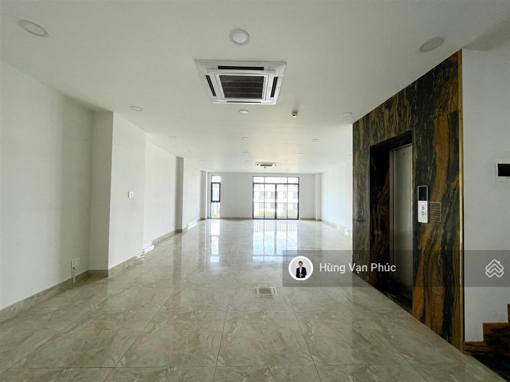 Cho thuê nhà vạn phúc city, 7x20m, 1 hầm 5 tầng hoàn thiện cao cấp, view công viên giá 55 triệu