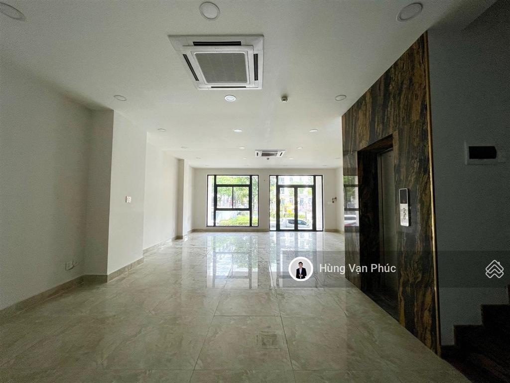 Cho thuê nhà vạn phúc city, 7x20m, 1 hầm 5 tầng hoàn thiện cao cấp, view công viên giá 55 triệu