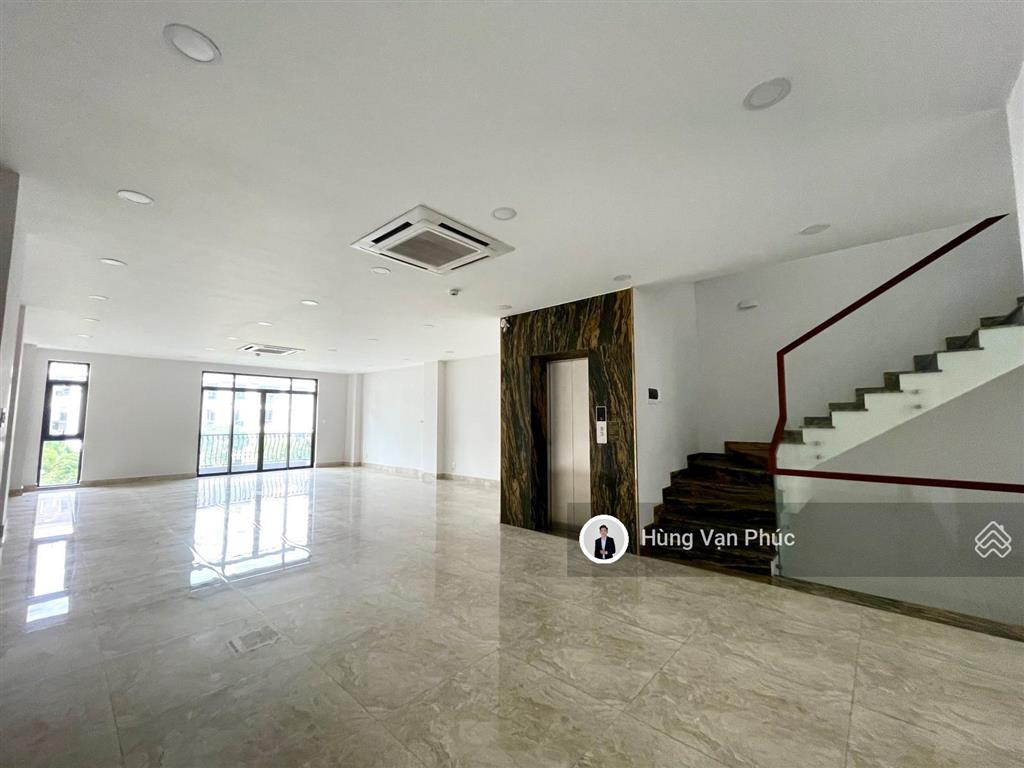 Cho thuê nhà vạn phúc city, 7x20m, 1 hầm 5 tầng hoàn thiện cao cấp, view công viên giá 55 triệu