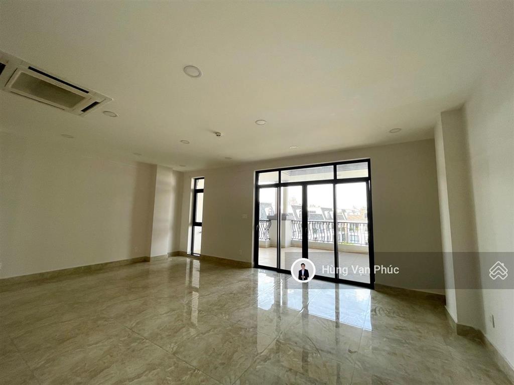 Cho thuê nhà vạn phúc city, 7x20m, 1 hầm 5 tầng hoàn thiện cao cấp, view công viên giá 55 triệu