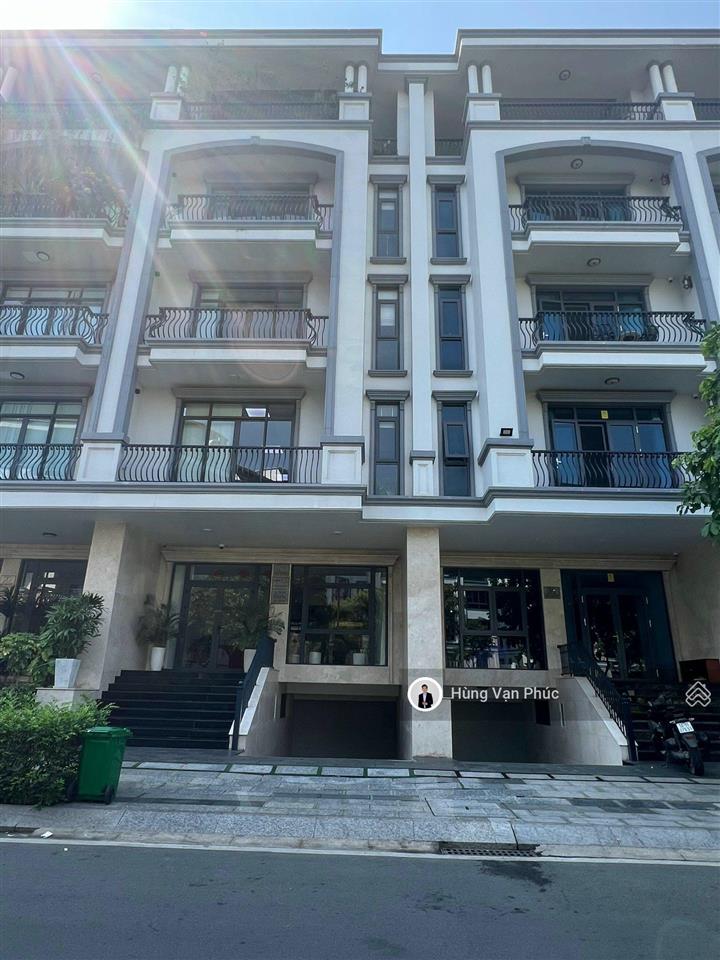 Cho thuê nhà vạn phúc city, 7x20m, 1 hầm 5 tầng hoàn thiện cao cấp, view công viên giá 55 triệu