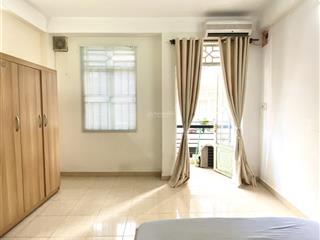 Cho thuê phòng ban công đầy đủ nội thất ngay ngã tư phú nhuận, gần sân bay, cv gia định