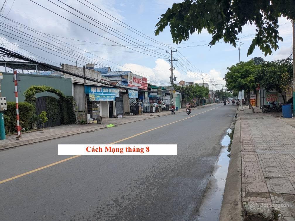 Chủ cần tiền bán gấp nền 160m2 (ngang 8,2 x dài 19,5) trong kdc đối diện trường học tân thới