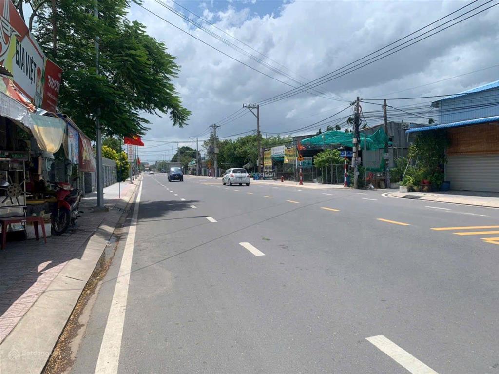 Chủ cần tiền bán gấp nền 160m2 (ngang 8,2 x dài 19,5) trong kdc đối diện trường học tân thới