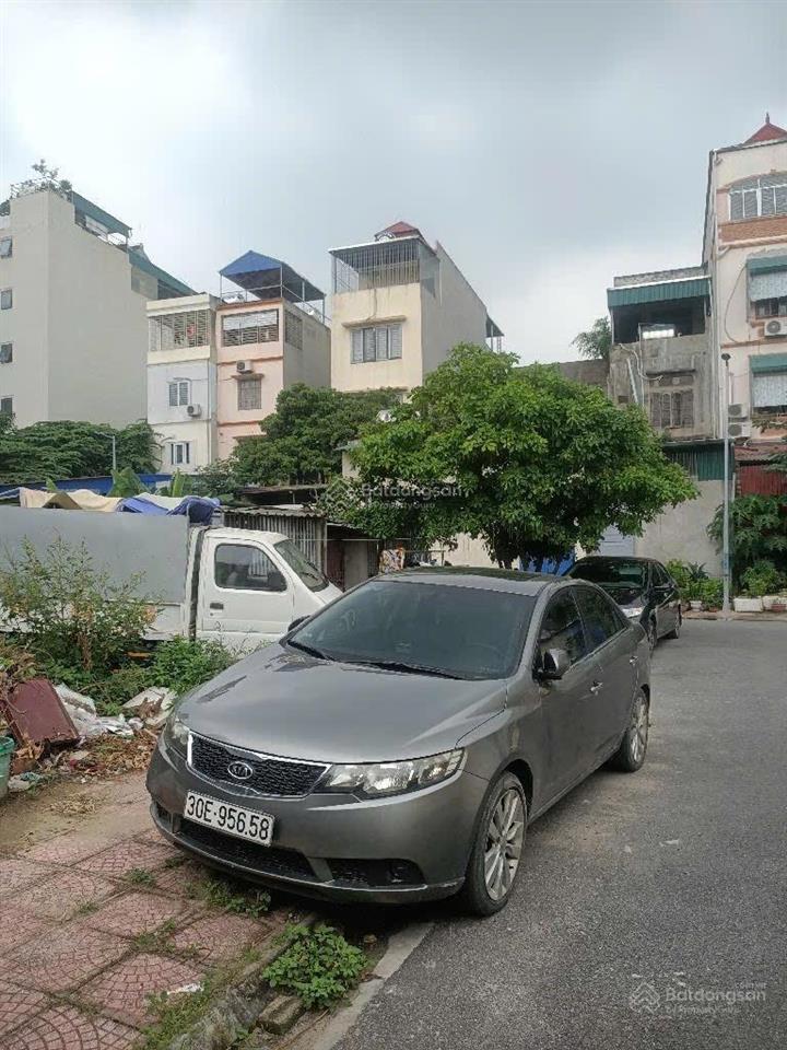 Bán đất việt hưng 410m2, mt 10m 2 mặt vỉa hè, ô tô tránhqh ra 3 mặt đườnggiá đầu tư hơn 90tr/m2