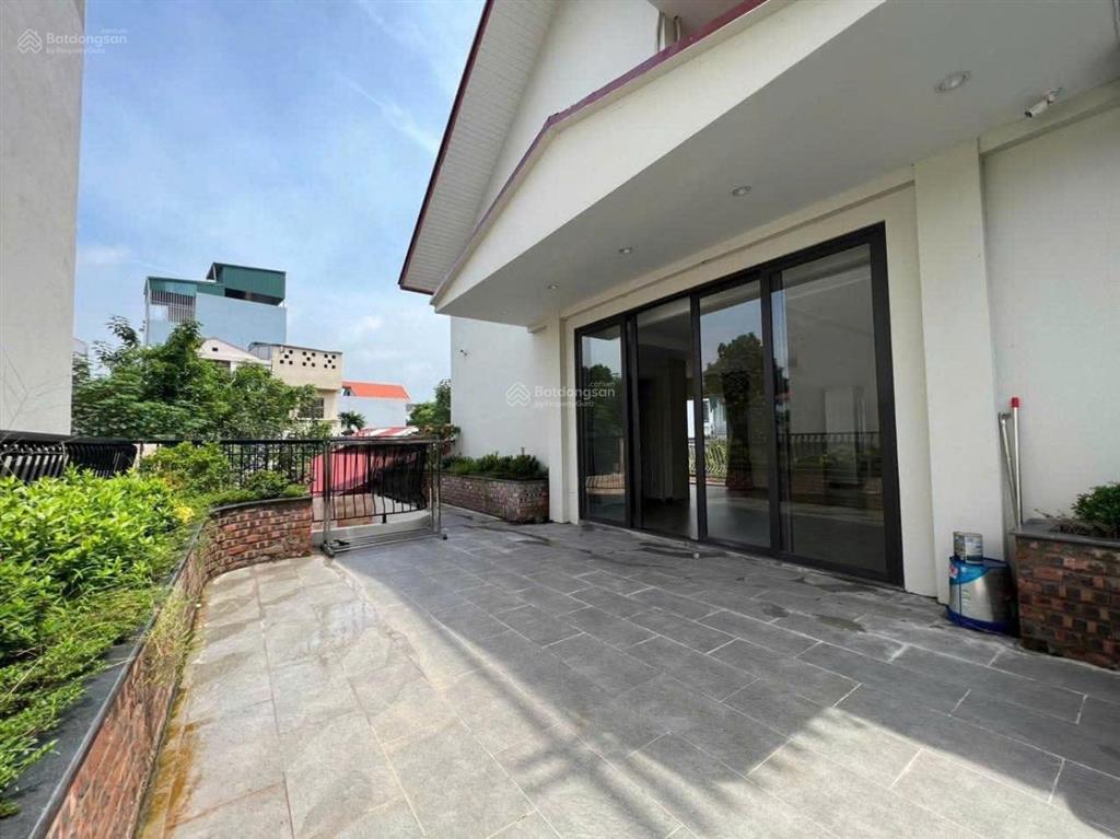 Bán biệt thự ngọc thuỵ 320m2x4 tầng mt~14m ôtô tránh nhau, 30m mặt đường ngọc thuỵ  146tr/m có bớt