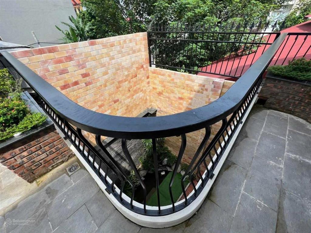 Bán biệt thự ngọc thuỵ 320m2x4 tầng mt~14m ôtô tránh nhau, 30m mặt đường ngọc thuỵ  146tr/m có bớt