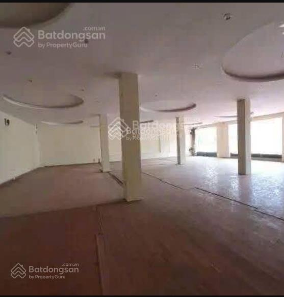 Cho thuê nhà mặt đường hồ sen, mặt tiền 9m, dt 185m2 x 3 tầng mới thông sàn, phù hợp ngân hàng