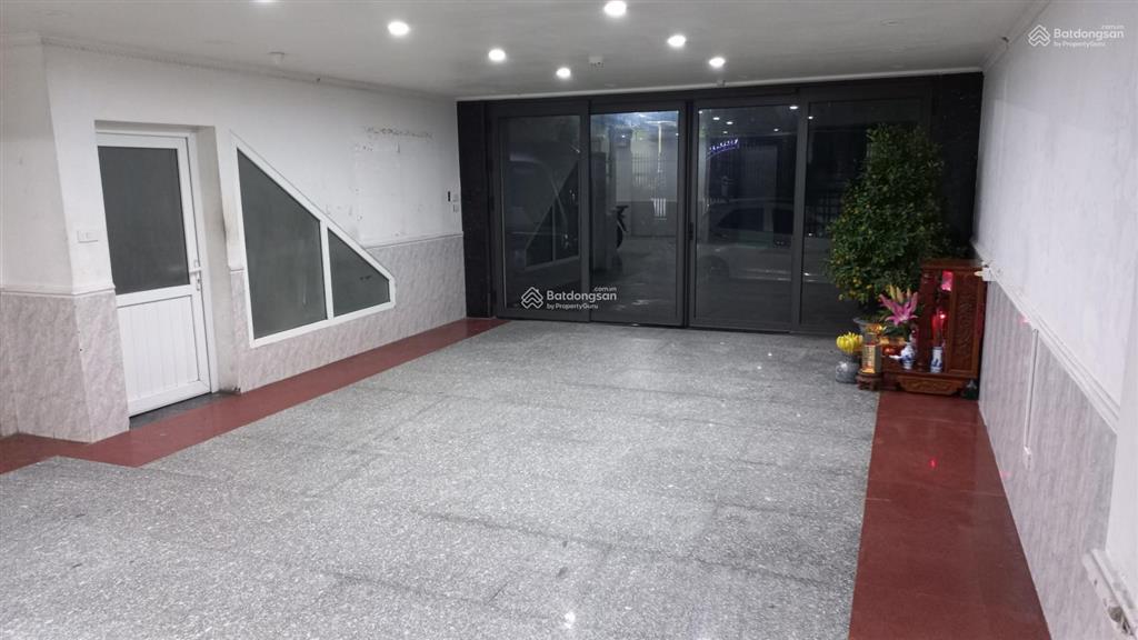 Cho thuê nhà mặt đường trần nguyên hãn vỉa hè rộng, mặt tiền 7.2m, dt 100m2 x 2 tầng thông sàn mới