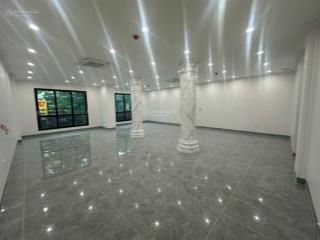 Cho thuê nhà mặt đường văn cao, mặt tiền 9m, dt 180m2, nhà 4 tầng mới thông sàn, có thang máy, pccc