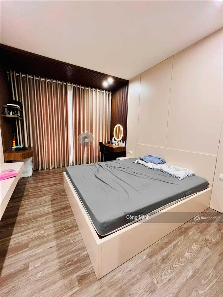 Cần bán căn hộ chung cư 57 láng hạ 142m2, 3 phòng ngủ, full đồ view hồ  0814 332 ***