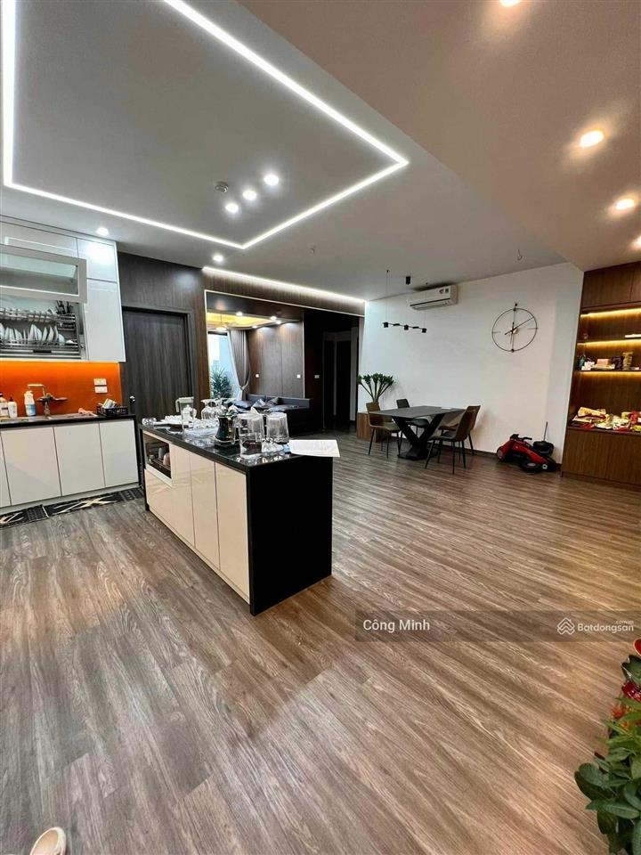 Cần bán căn hộ chung cư 57 láng hạ 142m2, 3 phòng ngủ, full đồ view hồ  0814 332 ***