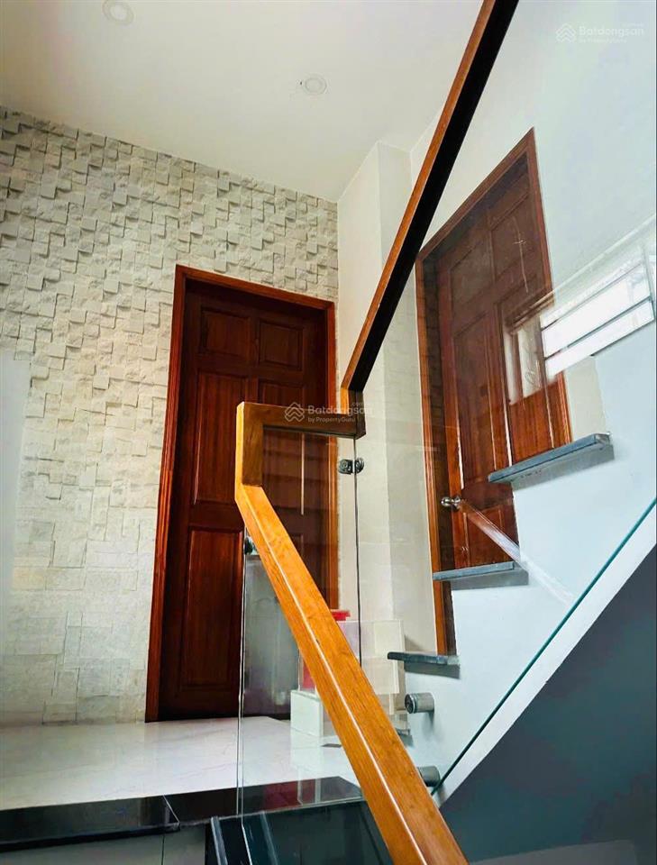 Bán nhà sát mặt tiền sư vạn hạnh q10. (52m2). 3 tầng đúc. giá 8.5 tỷ tl