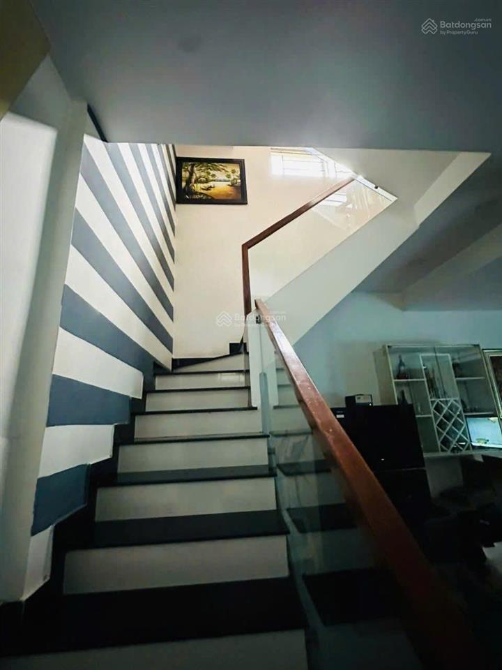 Bán nhà sát mặt tiền sư vạn hạnh q10. (52m2). 3 tầng đúc. giá 8.5 tỷ tl