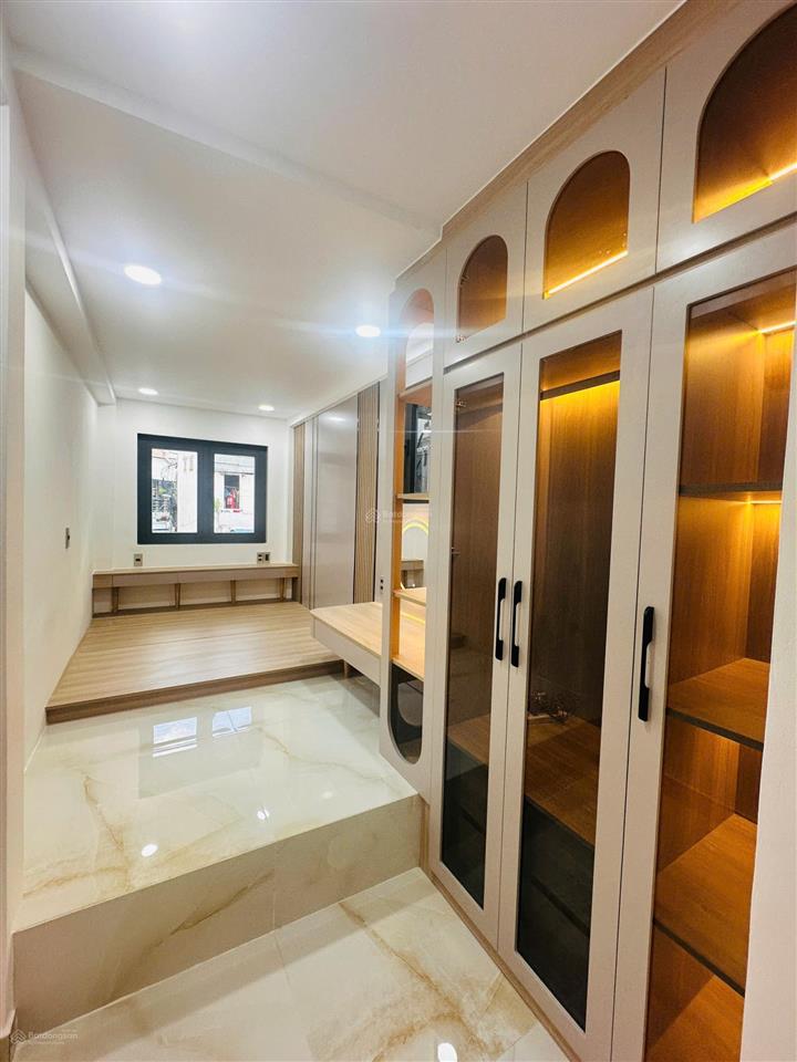 Mặt tiền kinh doanh lô góc thoáng hòa hưng. 3 tầng mới. giá 5.9 tỷ tl