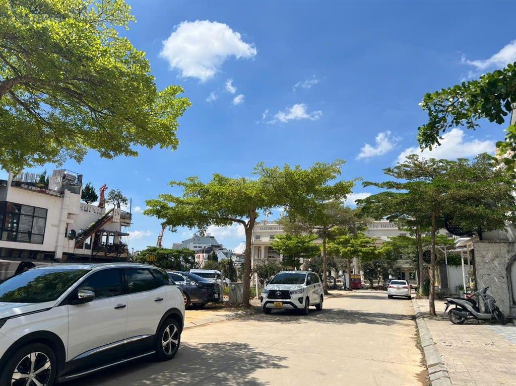 Khu biệt thự sang hđ thuê 100tr/ tháng lõi trung tâm đà lạt