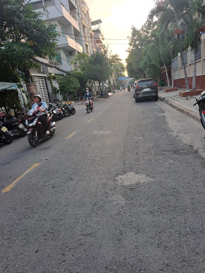 Bán nhà mặt tiền kinh doanh 6 tầng thang máy, dòng tiền 40tr/th, nhà mới ở ngay, trung tâm q7
