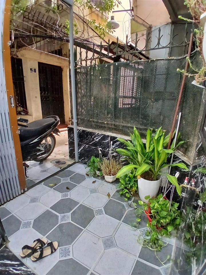 Bán gấp giá rẻ! tập thể kim mã, t1, 40m2 (21m2 sổ), 1 ngủ, sân để xe, nhỉnh 3 tỷ
