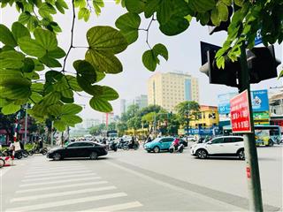 Tập thể huỳnh thúc kháng, nguyên hồng, đống đa, lô góc, 80 m2 (36m2 sổ), 3 ngủ, 5.x tỷ.