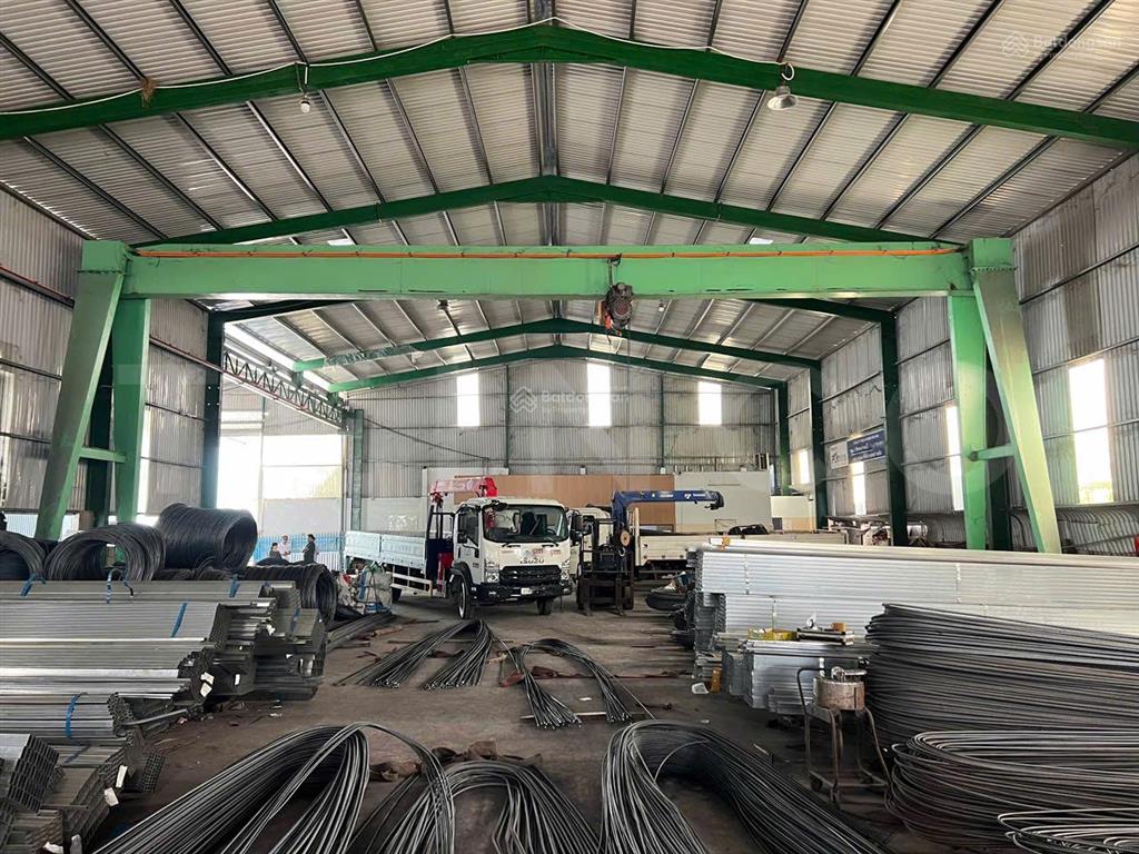 Kho xưởng 800 m² có pccc, cẩu trục 5 tấn và trạm điện, nhánh đường quốc lộ 91b, lộ container
