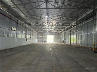 Kho xưởng 850 m² có pccc trong kdc 586