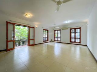 Cho thuê nhà 5 phòng ngủ tại tây hồ rộng rãi, thoáng mát