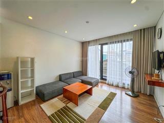Cho thuê căn hộ 1 phòng ngủ sáng, có ban công tại ô đồng lầm