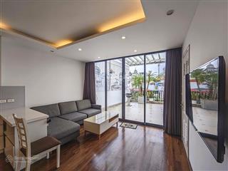 Cho thuê căn hộ 2 phòng ngủ có sân thượng, view hồ tây