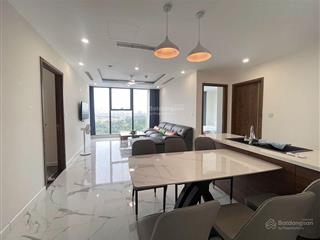 Cho thuê căn hộ 2 phòng ngủ sáng, rộng, giá tốt tại sunshien city