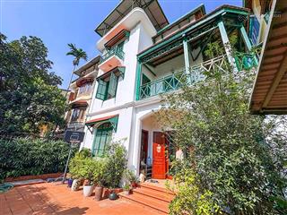 Cho thuê nhà rộng 200m² tại tây hồ 5 tầng, phù hợp ở hoặc làm văn phòng