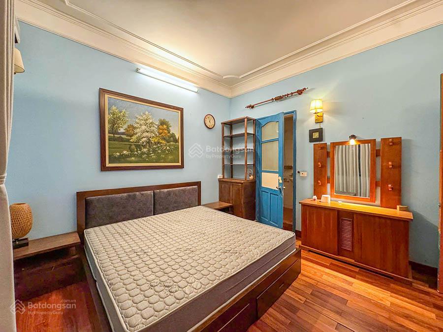 Cho thuê nhà 3 ngủ rộng, có sân trước, ban công tại quảng an, tây hồ