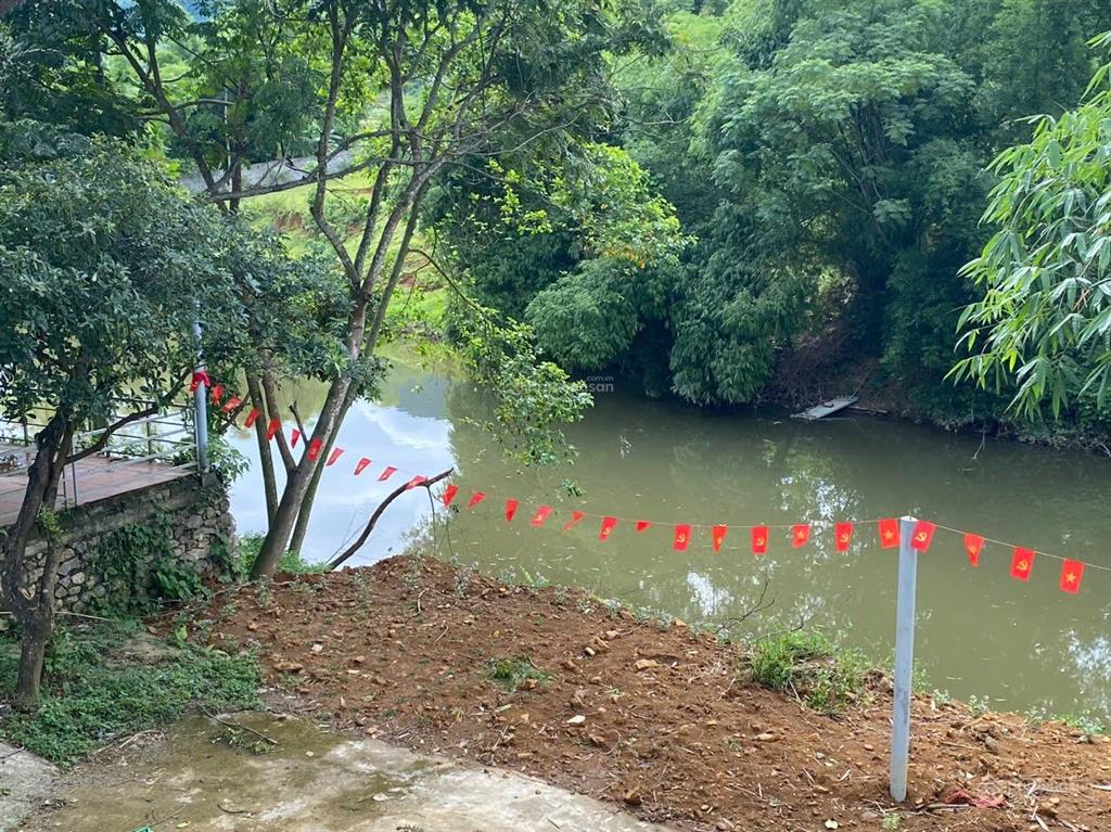 Bán nhà vị trí siêu đẹp bám suối tại kim bôi