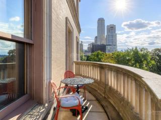Cực hiếm view hồ khu manhattan phố tycool vin đan phượng căn liền kề áp góc 142m2 giá 24,1 tỷ.