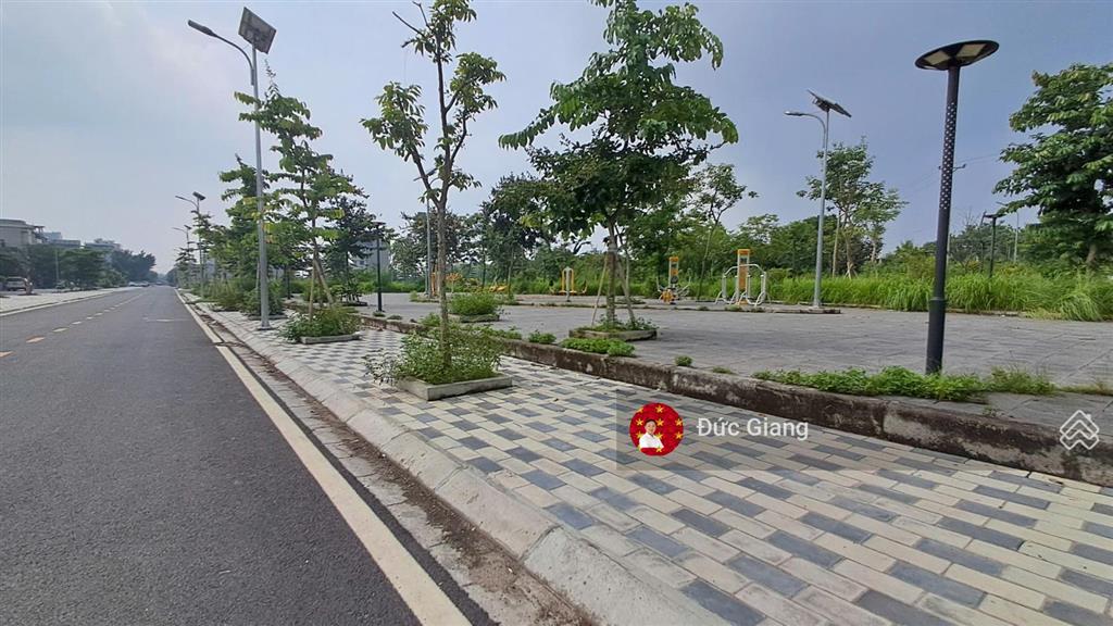 Đất hiếm "đìa rừng" 81m2 áp góc kd đường 40m view công viên giá 17 tỷ có thương lượng.