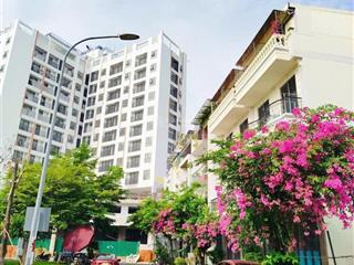 Nhà 4 tầng ngay công viên có thang máy